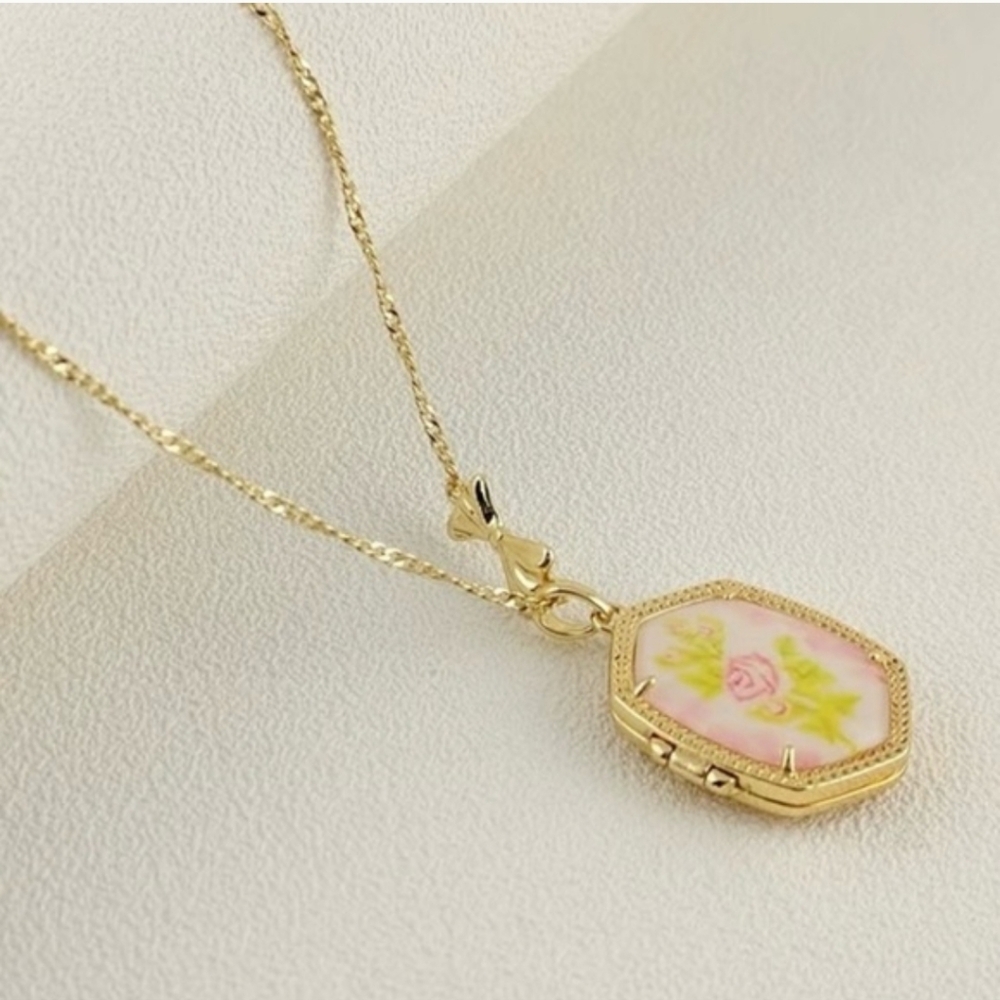 NWT Kendra Scott Love Shack Fancy Locket Gold Floral Pendant Necklace